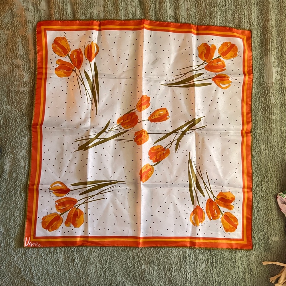 Vintage Vera Polyester Tulip 60s/70s Scarf